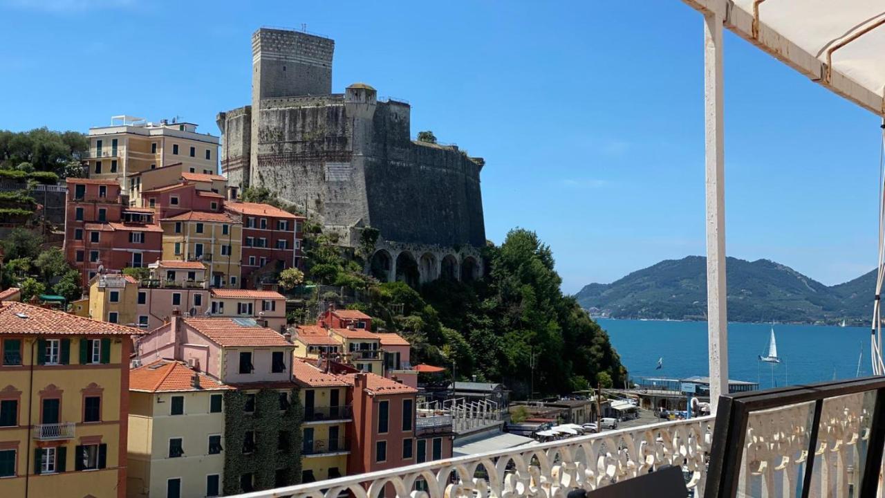 Square Views * Lerici