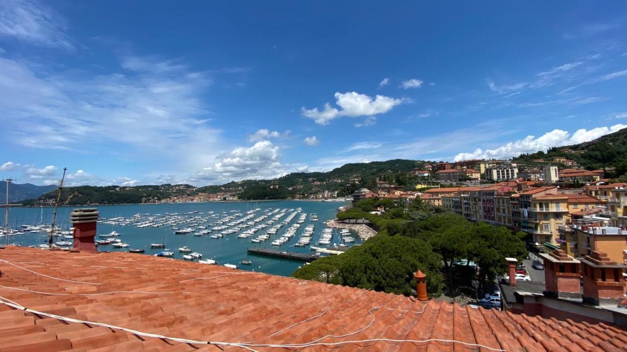 Square Views Lerici