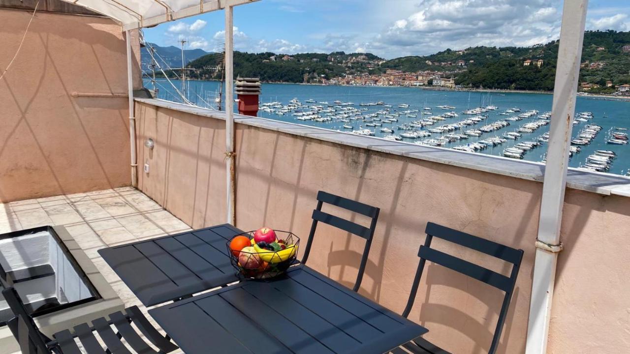 Square Views Lerici